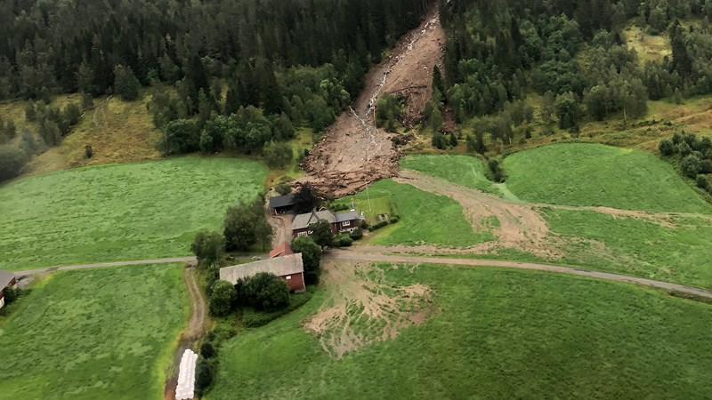 Jordskredavsetninger som har gått ned på en eiendom.