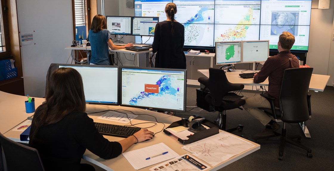 Varslingsrommet hvor jord- og flomvarslingen sitter.