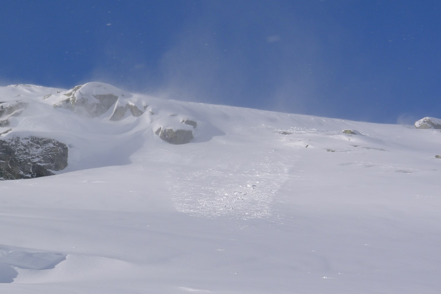 Et smått flakskred i fersk fokksnø.